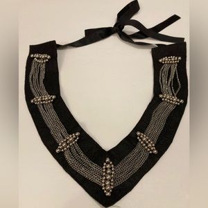 FELT/FABRIC/BEADED V-NECK SATIN-TIE NECKLACE BLACK/SILVER